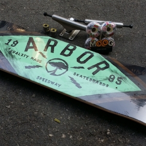 보드팩토리샵 (Board Factory Shop)Arbor Skateboards Whiskey Team 8.25